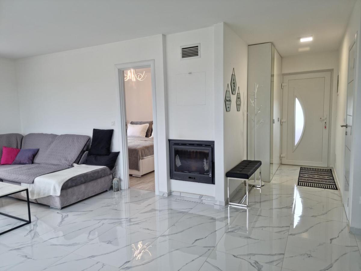 Luxury Apartment *