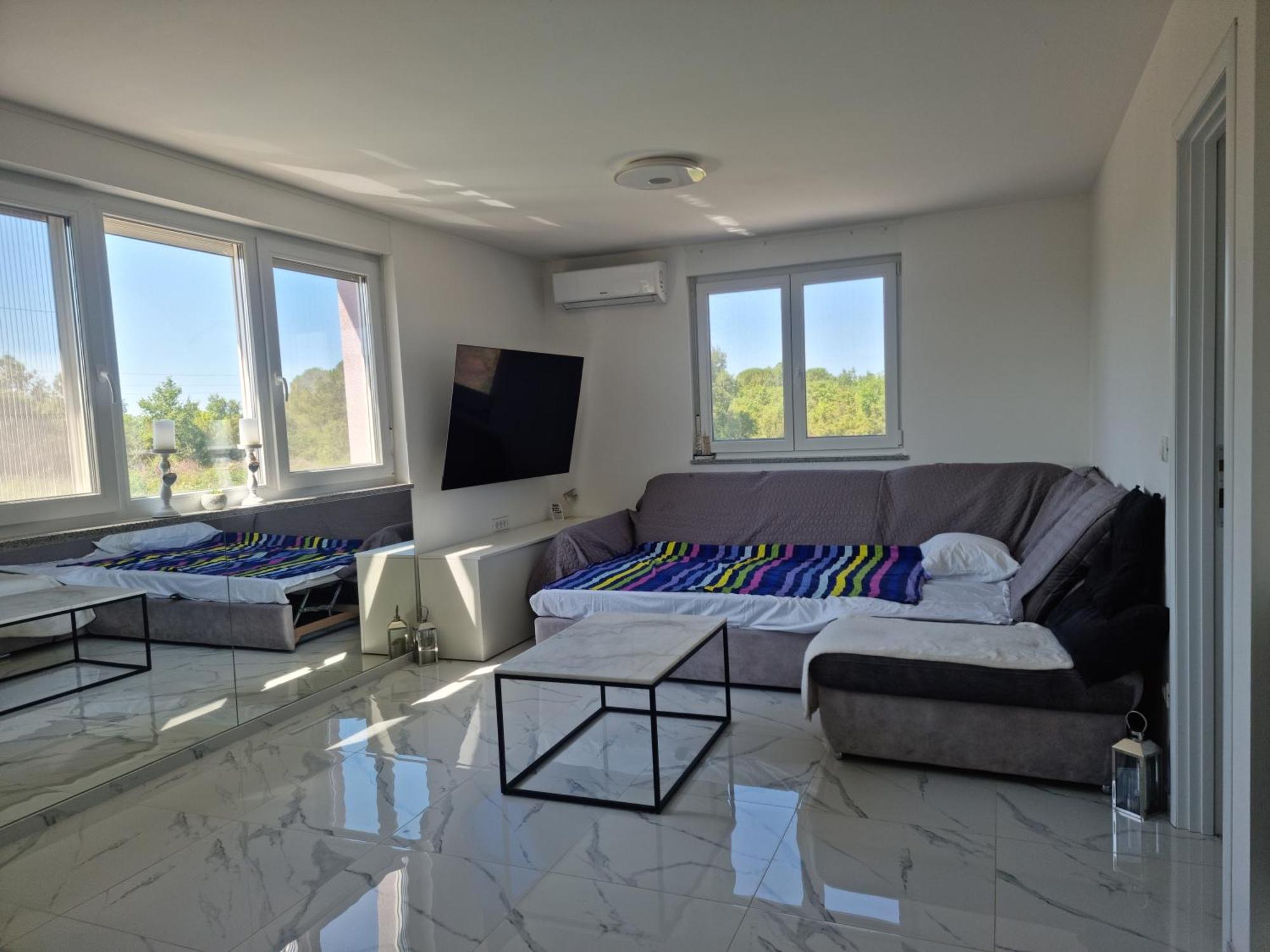 Luxury Apartment *
